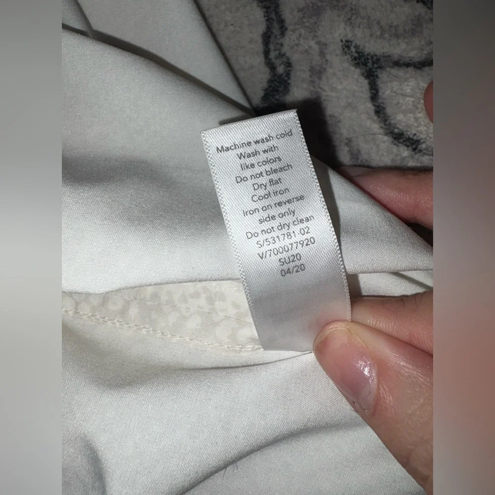 Athleta Women’s Sleeveless White Tank Top, white/light gray snakeskin print, XXS - Picture 5 of 5